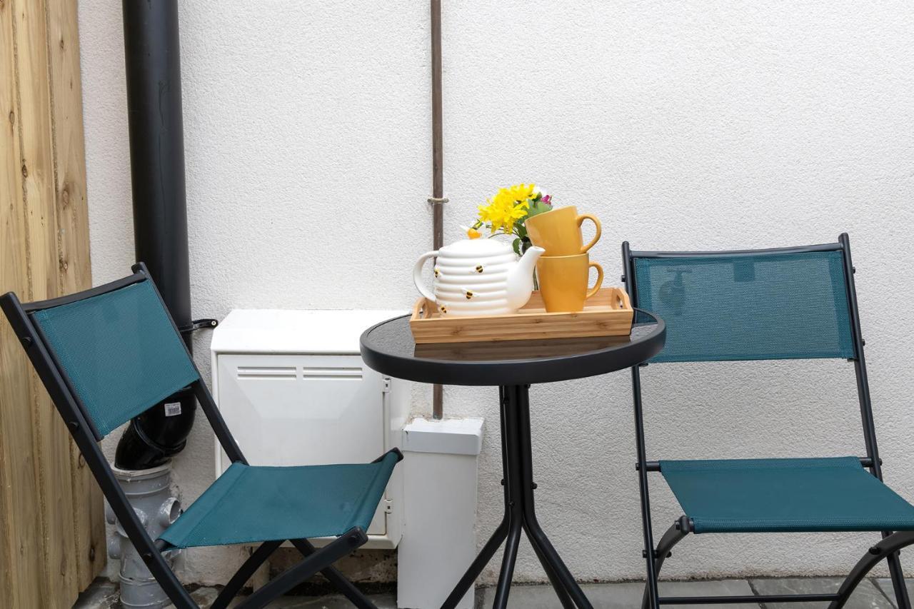 New Luxurious Escape Charming Dog Friendly Cottage เคอร์นาวอน ภายนอก รูปภาพ